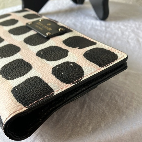 Kate Spade: Neda Grove Street Print- 12 card slot with ID area- Wallet - Picture 11 of 16